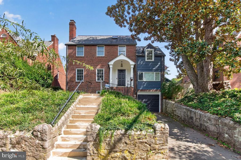 4929 MACARTHUR BLVD NW, Washington, DC 20007