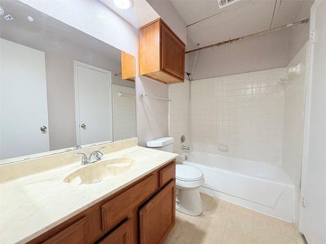 4115 Esters Road 704, Irving, TX 75038