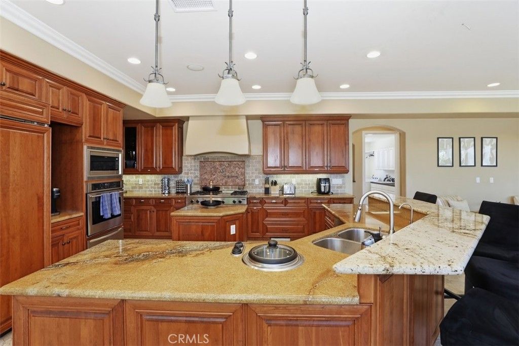 Image 12 of property listing at 34351 Calle Vista, Temecula, CA 92592
