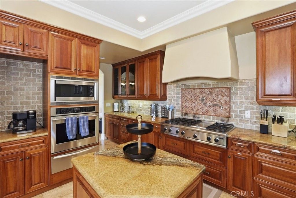 Image 13 of property listing at 34351 Calle Vista, Temecula, CA 92592