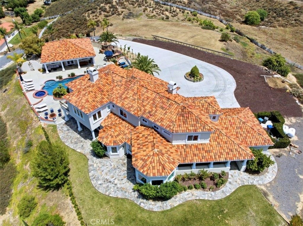 Image 2 of property listing at 34351 Calle Vista, Temecula, CA 92592