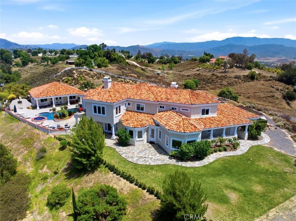 Image 3 of property listing at 34351 Calle Vista, Temecula, CA 92592