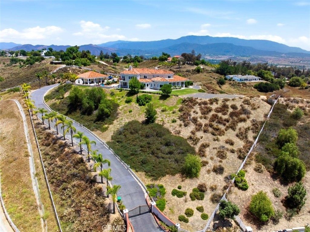 Image 5 of property listing at 34351 Calle Vista, Temecula, CA 92592