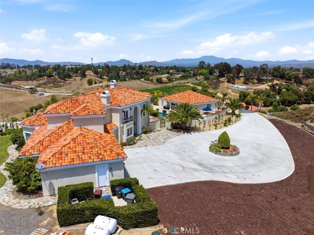 Image 7 of property listing at 34351 Calle Vista, Temecula, CA 92592