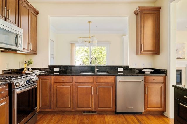 64 Kendall Ct 64, Bedford, MA 01730
