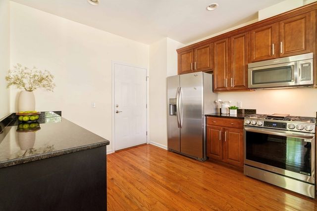 64 Kendall Ct 64, Bedford, MA 01730