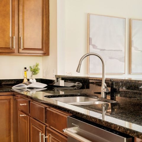 64 Kendall Ct 64, Bedford, MA 01730