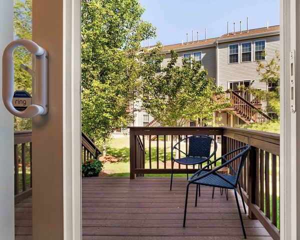 64 Kendall Ct 64, Bedford, MA 01730