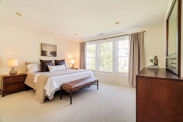 64 Kendall Ct 64, Bedford, MA 01730