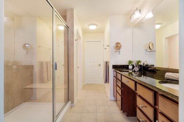 64 Kendall Ct 64, Bedford, MA 01730