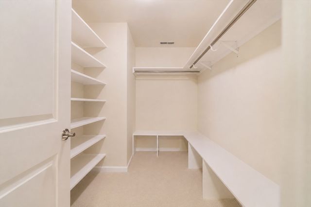 64 Kendall Ct 64, Bedford, MA 01730