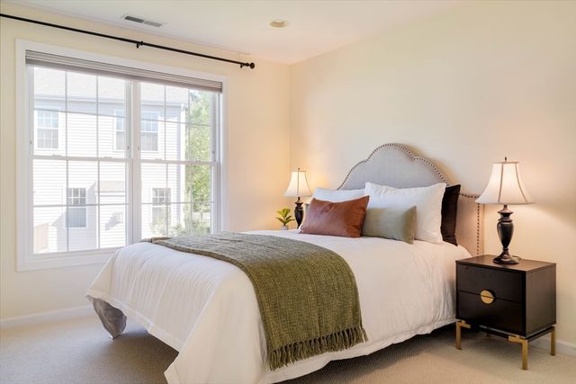 64 Kendall Ct 64, Bedford, MA 01730