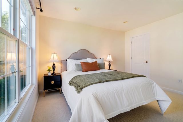 64 Kendall Ct 64, Bedford, MA 01730
