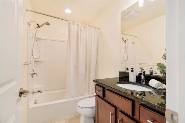 64 Kendall Ct 64, Bedford, MA 01730
