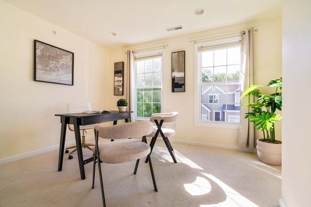 64 Kendall Ct 64, Bedford, MA 01730