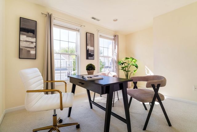 64 Kendall Ct 64, Bedford, MA 01730