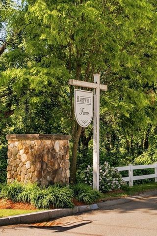 64 Kendall Ct 64, Bedford, MA 01730