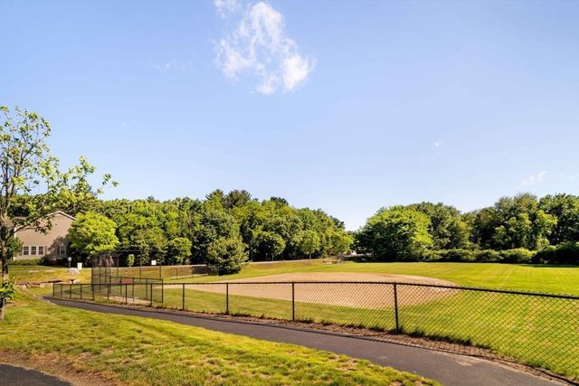 64 Kendall Ct 64, Bedford, MA 01730
