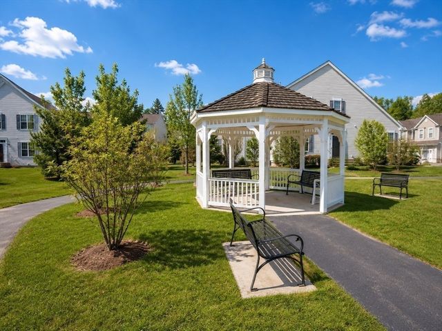 64 Kendall Ct 64, Bedford, MA 01730