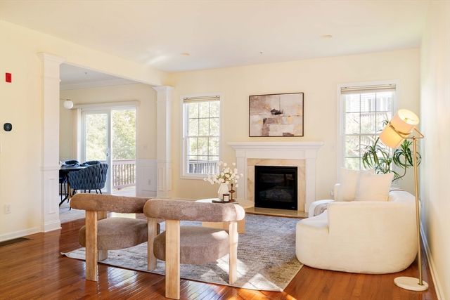 64 Kendall Ct 64, Bedford, MA 01730