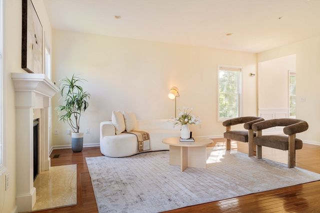 64 Kendall Ct 64, Bedford, MA 01730