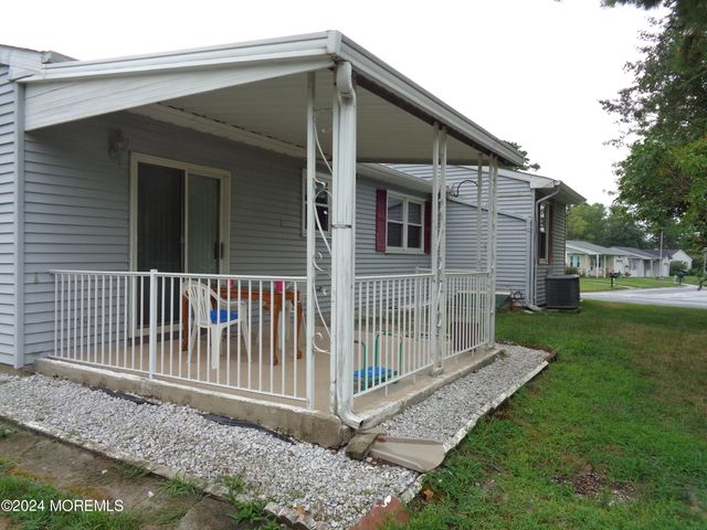 62 Keene Street, Whiting, NJ 08759