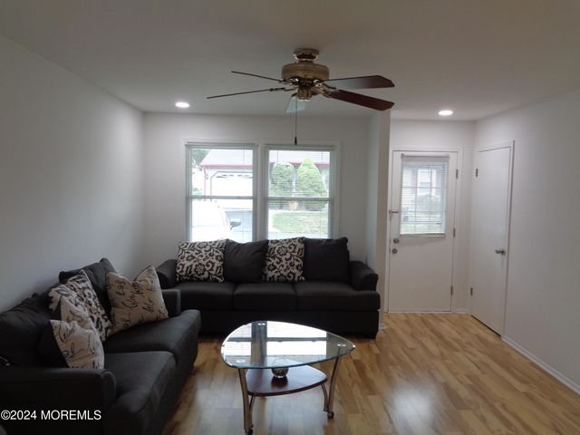 62 Keene Street, Whiting, NJ 08759