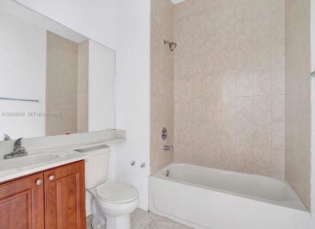 18230 NW 59th Ave 204, Hialeah, FL 33015