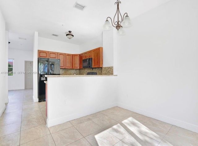 18230 NW 59th Ave 204, Hialeah, FL 33015