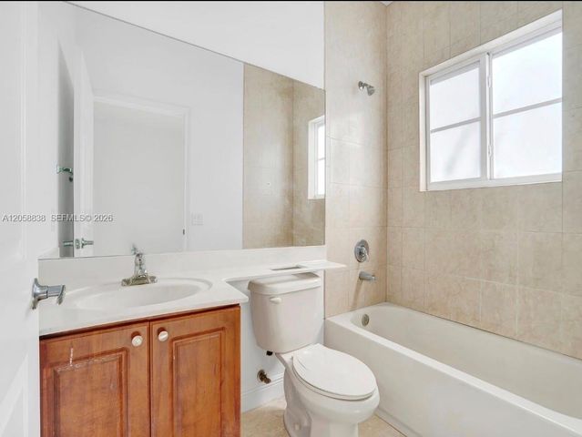 18230 NW 59th Ave 204, Hialeah, FL 33015
