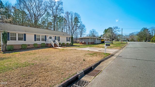 105 Mallard Creek Drive, Graham, NC 27253