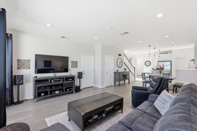 1325 Hernandez Way, Gilroy, CA 95020