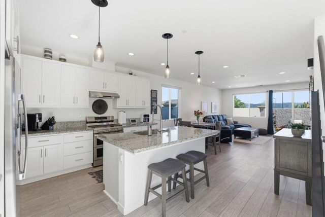 1325 Hernandez Way, Gilroy, CA 95020