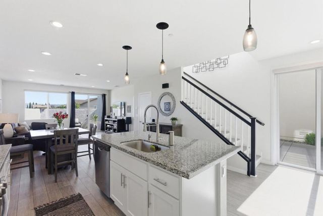 1325 Hernandez Way, Gilroy, CA 95020