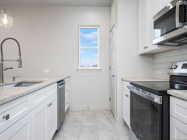 14657 Main St, Lytle, TX 78052