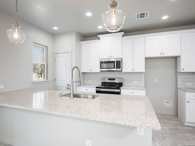 14657 Main St, Lytle, TX 78052