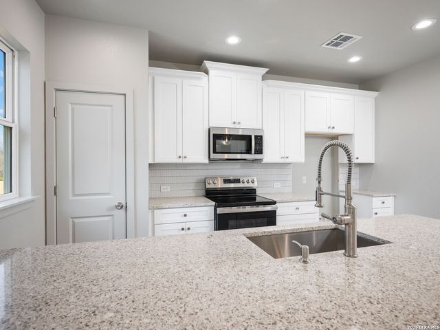 14657 Main St, Lytle, TX 78052