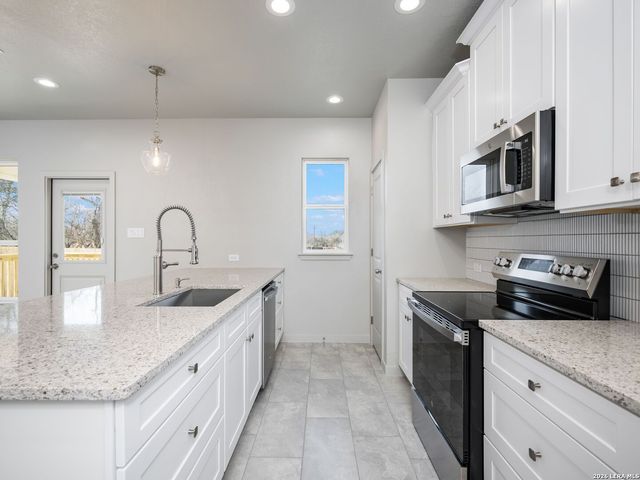 14657 Main St, Lytle, TX 78052