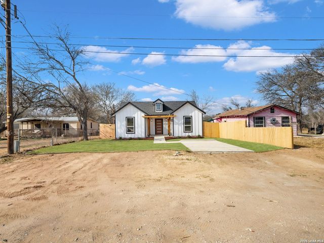 14657 Main St, Lytle, TX 78052