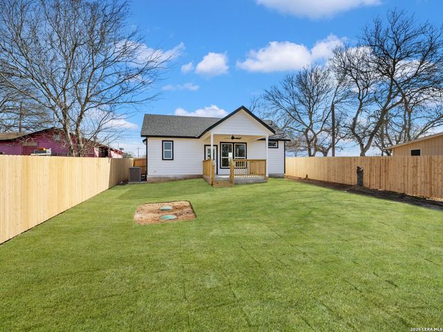 14657 Main St, Lytle, TX 78052