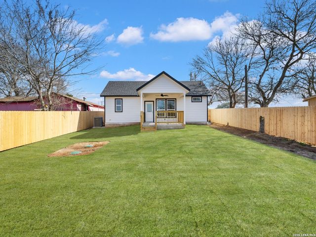 14657 Main St, Lytle, TX 78052