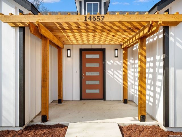 14657 Main St, Lytle, TX 78052