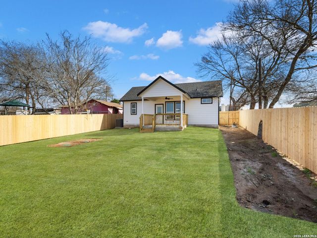 14657 Main St, Lytle, TX 78052