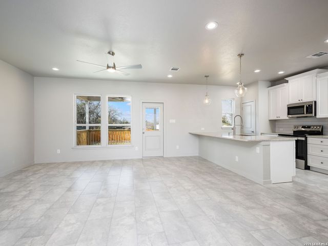 14657 Main St, Lytle, TX 78052