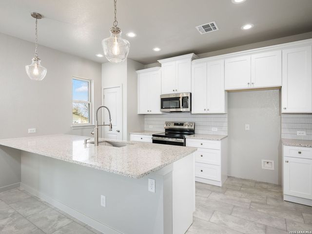 14657 Main St, Lytle, TX 78052