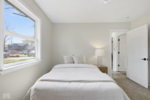 2204 Walnut Way, Noblesville, IN 46062