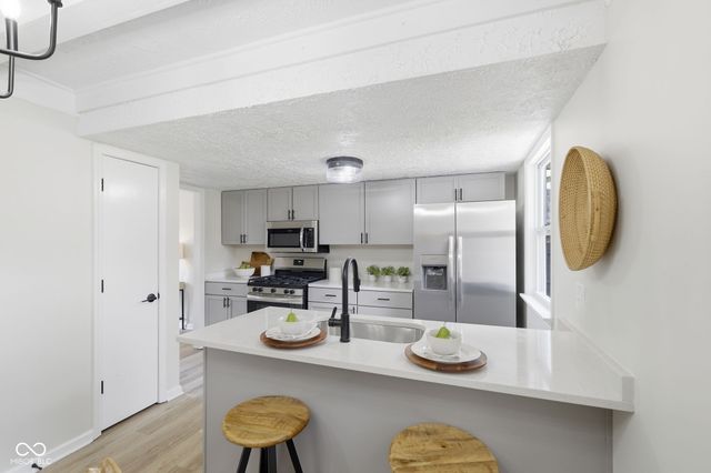 2204 Walnut Way, Noblesville, IN 46062