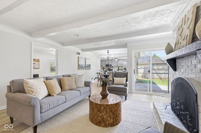 2204 Walnut Way, Noblesville, IN 46062