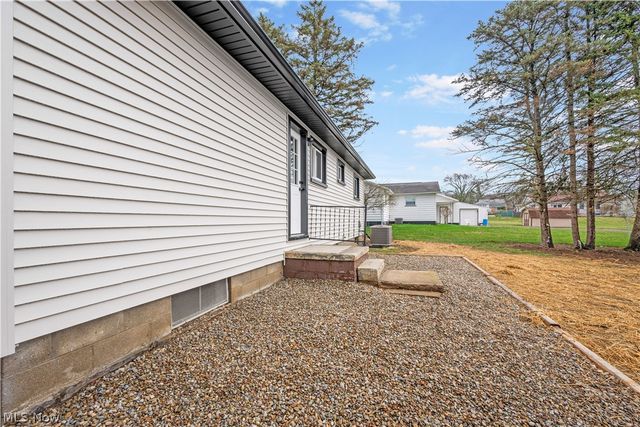 1833 Carlene Avenue SW, Massillon, OH 44647