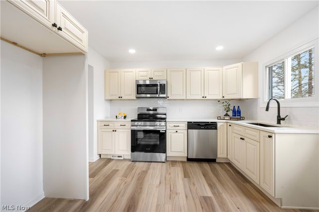 1833 Carlene Avenue SW, Massillon, OH 44647